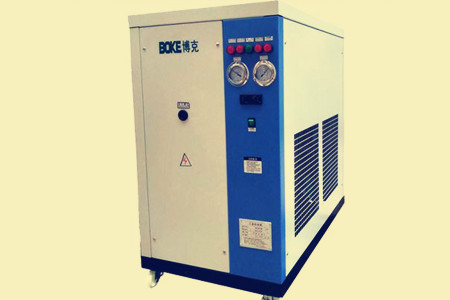 水冷箱式冷水機和螺桿式機組有何不同？